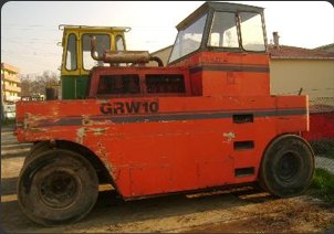 GRW 10 lastik tekerlekli silindir, makine parkında